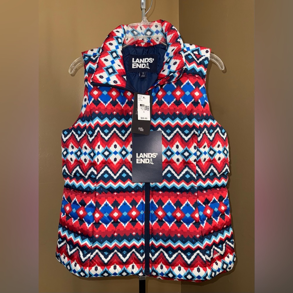 NWT LANDS END 600FP Red and Blue Patterned Puffer Vest Jacket. Size Small.
